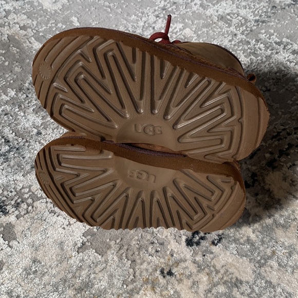 Toddler Ugg Boots Size 7 - Picture 3 of 6